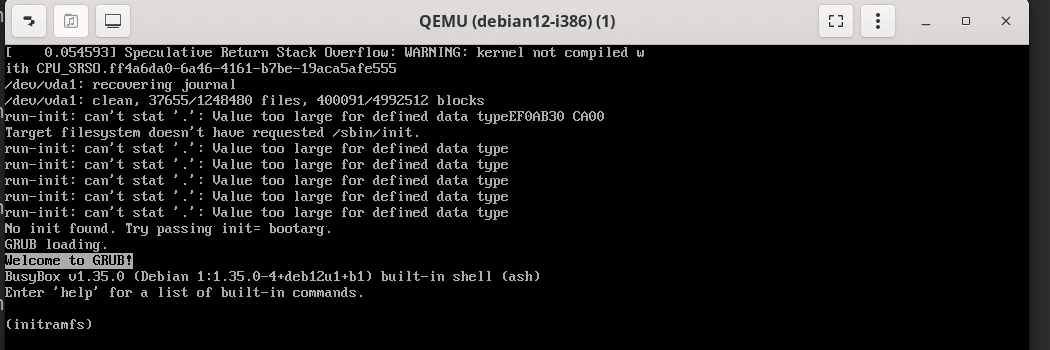 Consola de una máquina virtual con Debian 12 sobre i386, arrancando con el reloj puesto más allá de 2038. El sistema de archivos se monta sin problemas —el propio log dice «/dev/vda1: clean, 37655/1248480 files»— pero el arranque repite seis veces «run-init: can't stat '.': Value too large for defined data type», informa «Target filesystem doesn't have requested /sbin/init» y «No init found. Try passing init= bootarg», y termina cayendo al shell de emergencia de BusyBox con el prompt (initramfs).